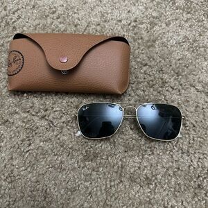 Ray-Ban CARAVAN Gold Frame Sunglasses with Black Lenses